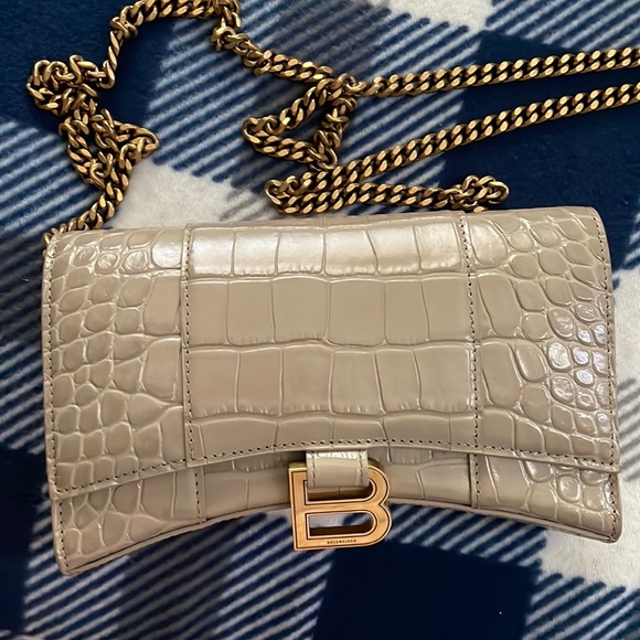 COPY - Balenciaga hourglass wallet on a chain - Picture 3 of 3